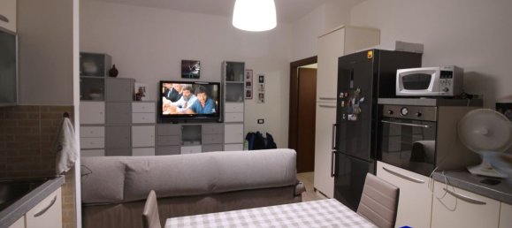3 rooms Apartment in Colle di Val d'Elsa, Italy No. 114032 2
