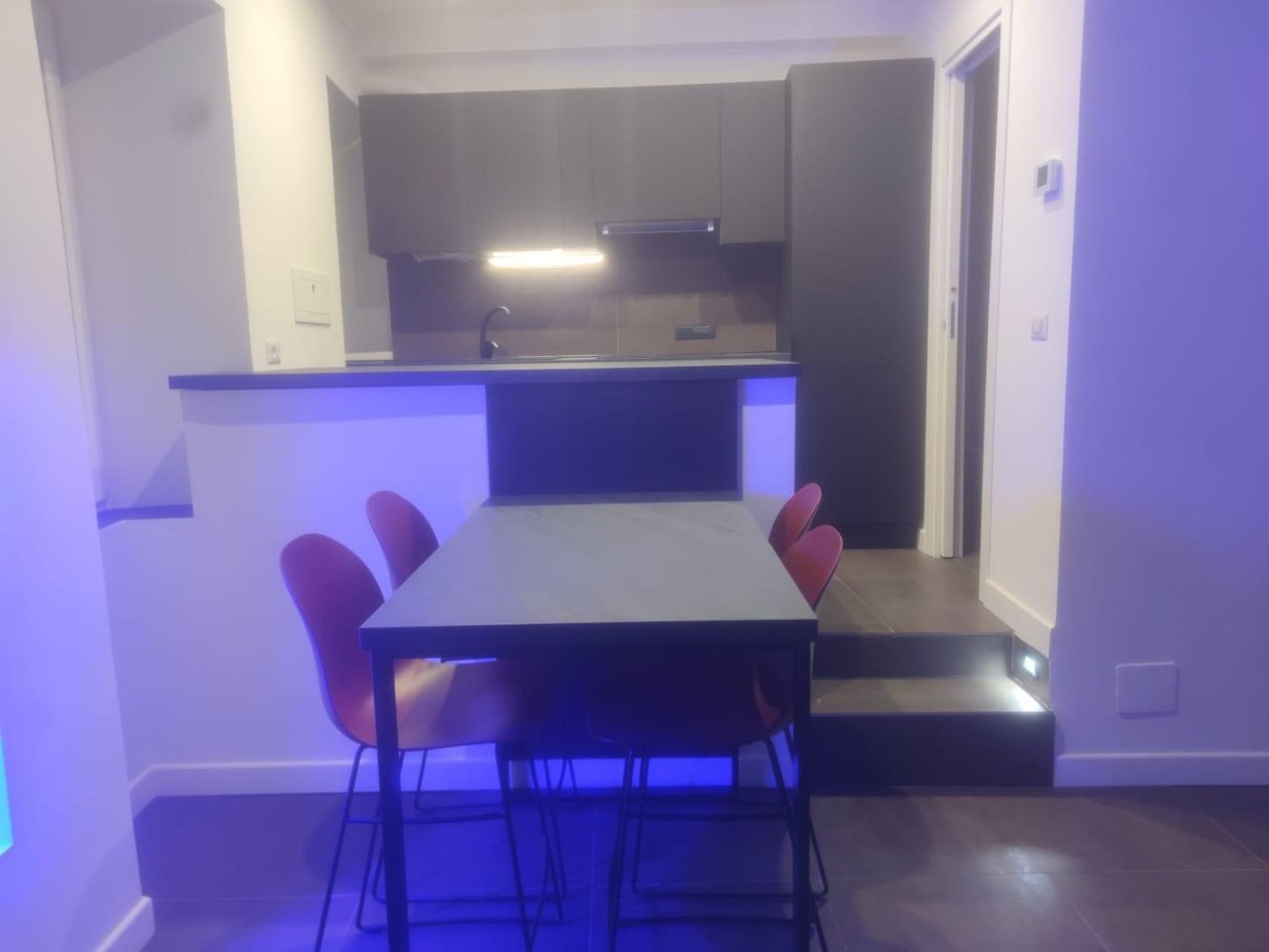 3 rooms Apartment in Naples, Italy No. 9672