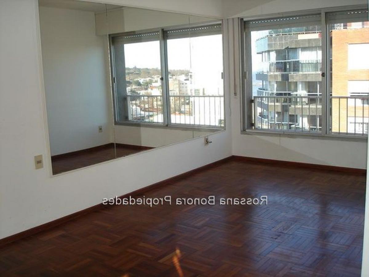 2 bedrooms Apartment in Montevideo, Uruguay No. 9318