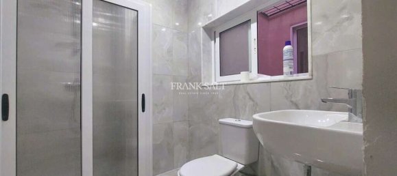 Maisonette de 2 dormitorios en Hamrun, Malta No. 2302 4