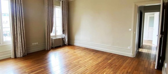 6 bedrooms House in Tours, France No. 43100 3