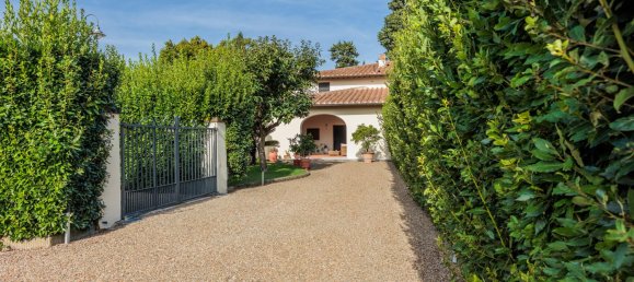 3 bedrooms House in Campi Bisenzio, Italy No. 357404 23