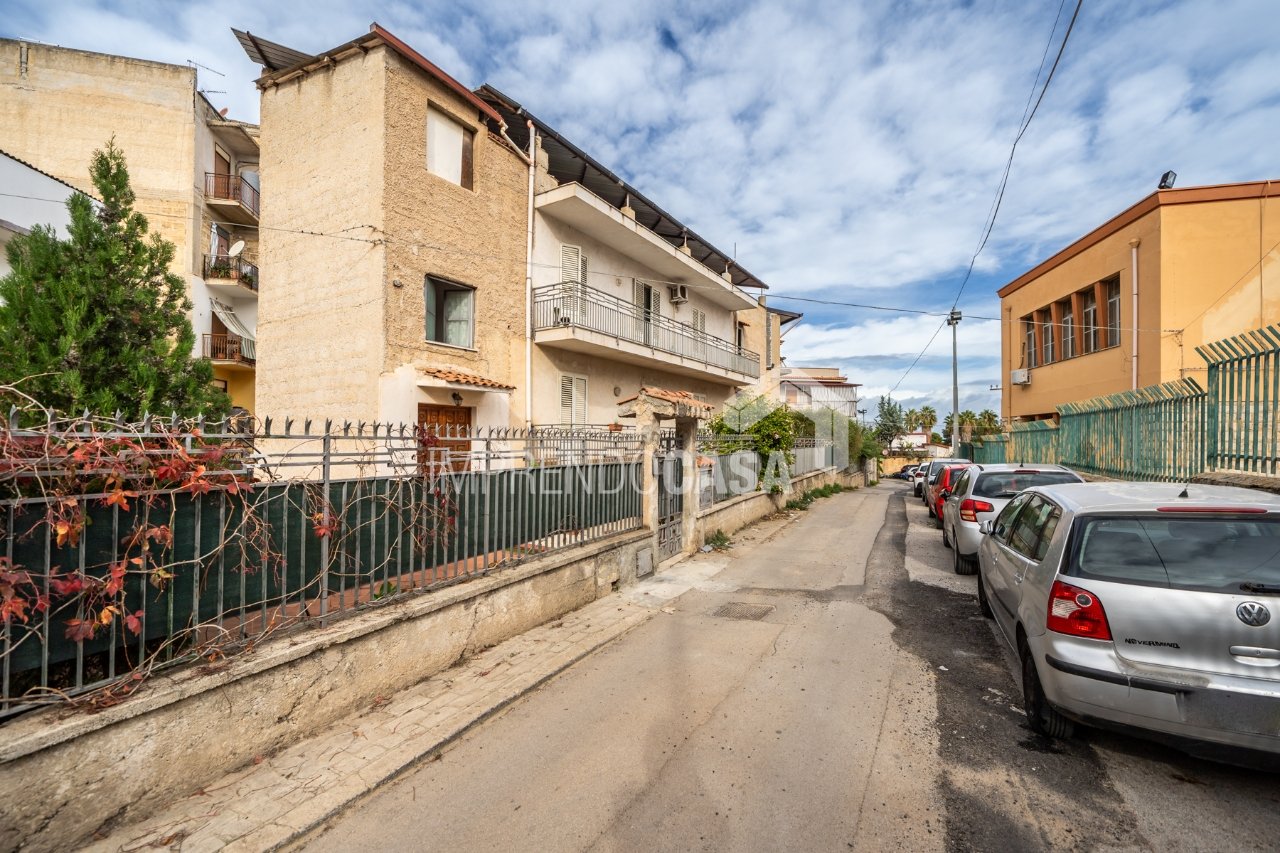 Villa de 9 habitaciónes en Palermo, Italy No. 91715