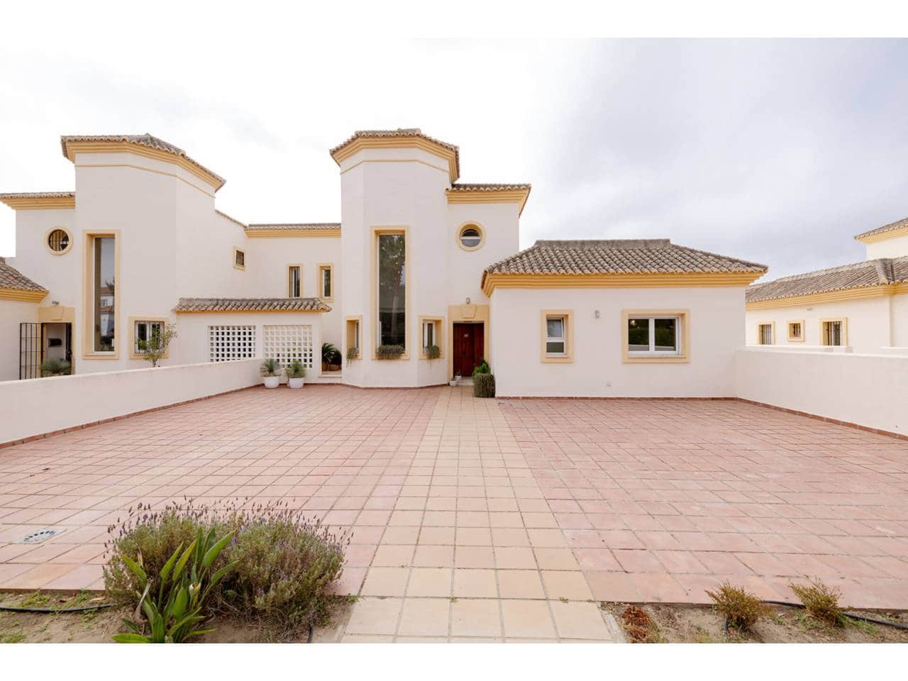 4 bedrooms Penthouse in Cadiz, Spain No. 200340