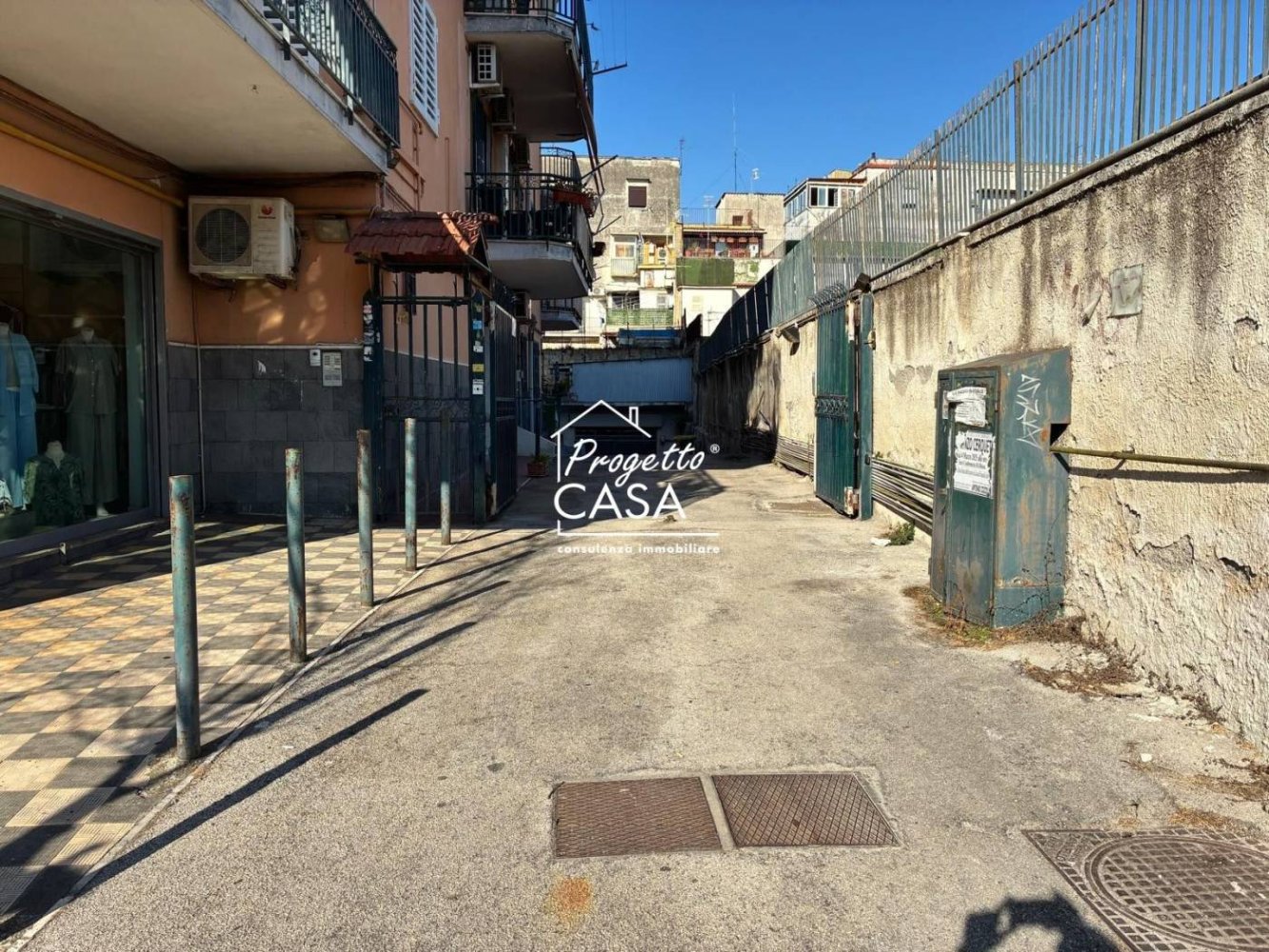 620m² Commercial property in Naples, Italy No. 333822