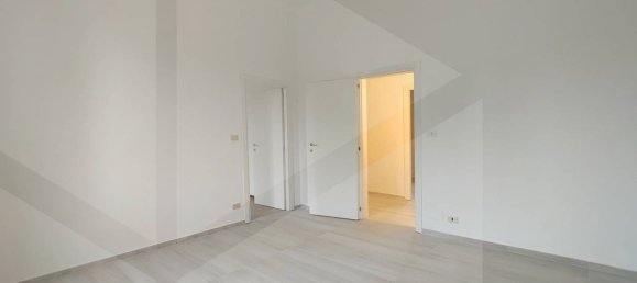 5-salle Appartement à Bologna, Italy No. 17183 9