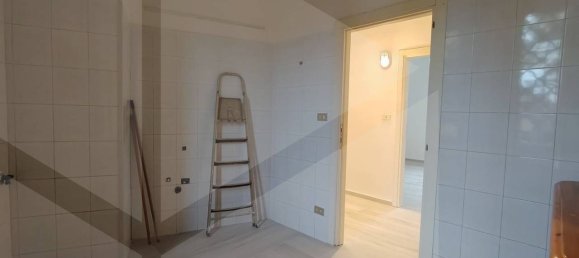 5-salle Appartement à Bologna, Italy No. 17183 6