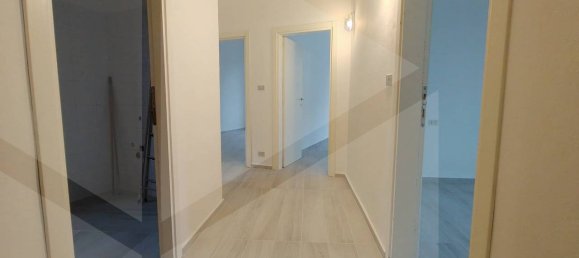 5-salle Appartement à Bologna, Italy No. 17183 2
