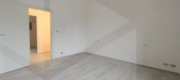 5-salle Appartement à Bologna, Italy No. 17183 8