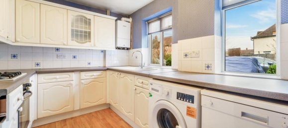 3 bedrooms House in Brentford, United Kingdom No. 12352 6