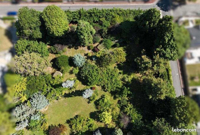 490m² Land in Franconville, France No. 303386