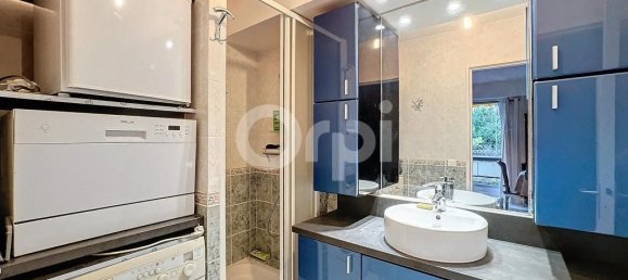 Studio in Paris, France No. 168866 4