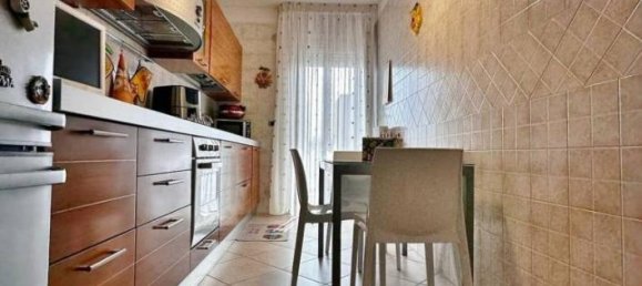 3-salle Appartement à Foggia, Italy No. 40323 3