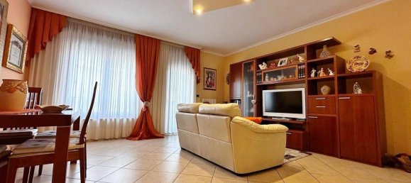 3-salle Appartement à Foggia, Italy No. 40323 2