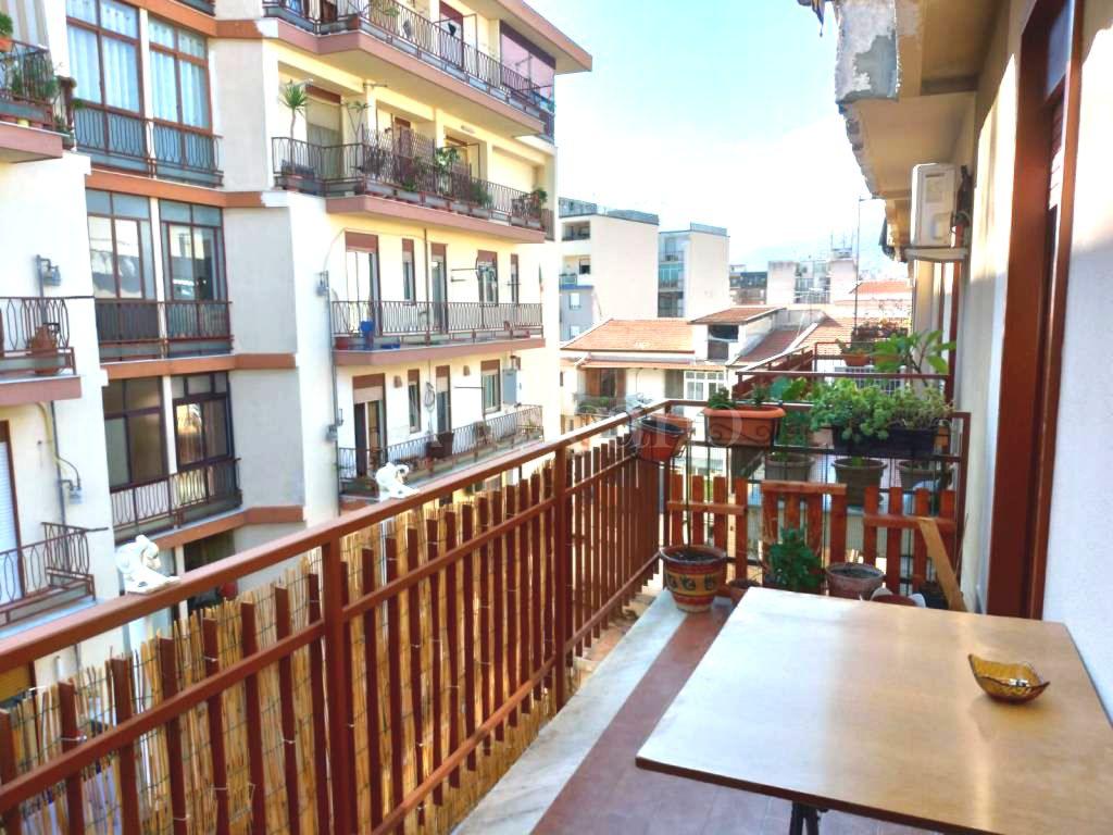 5 rooms Apartment in Palermo, Italy No. 141210