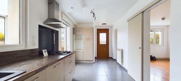 4 bedrooms House in Troyes, France No. 95387 7