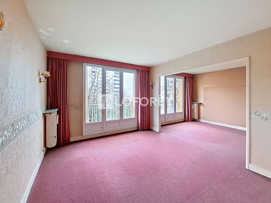 3 bedrooms Apartment in Cachan, France No. 148123