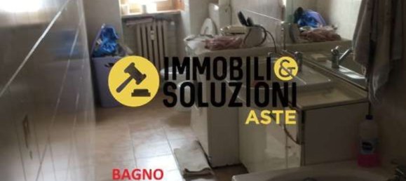 3 rooms Apartment in Livorno Ferraris, Italy No. 51306 8