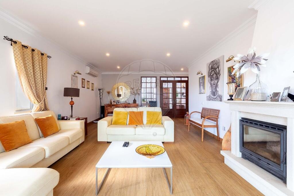 5 bedrooms Villa in Montenegro, Portugal No. 27545