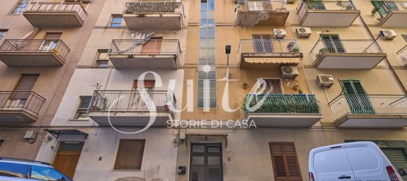 2 Schlafzimmer Wohnung in Palermo, Italy, Nr. 216277 3