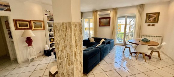 3 bedrooms Apartment in Naples, Italy No. 319144 2