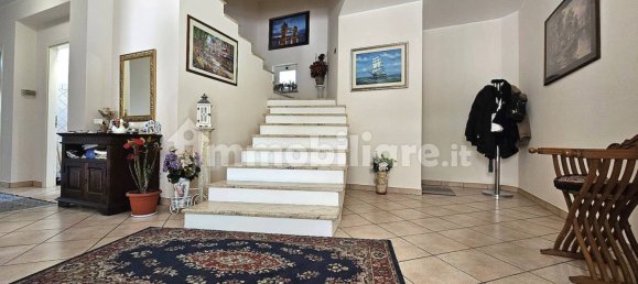 4 bedrooms Villa in Frosinone, Italy No. 282905 3