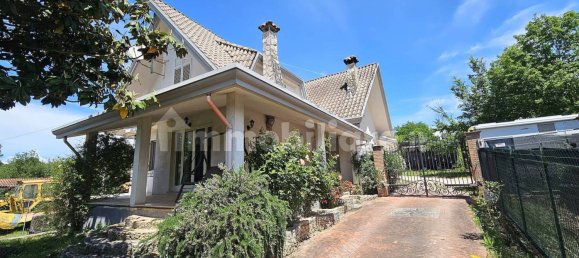 4 bedrooms Villa in Frosinone, Italy No. 282905 2