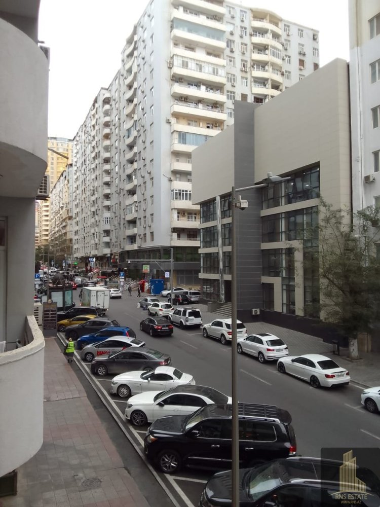 3 bedrooms Apartment in Yasamal, Azerbaijan No. 1944