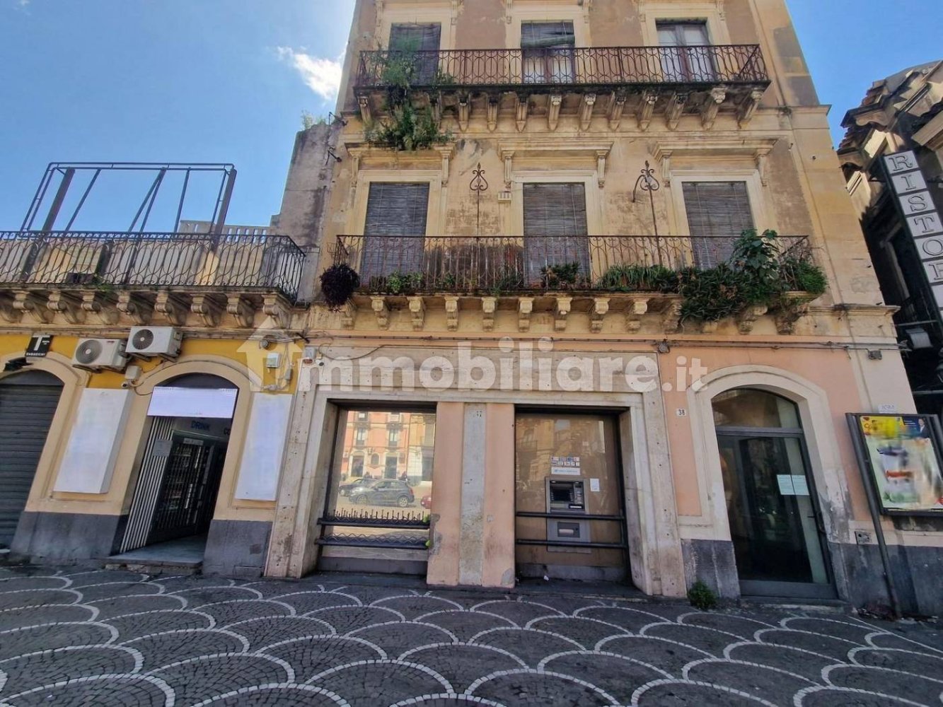 147m² Commercial property in Paternò, Italy No. 322826