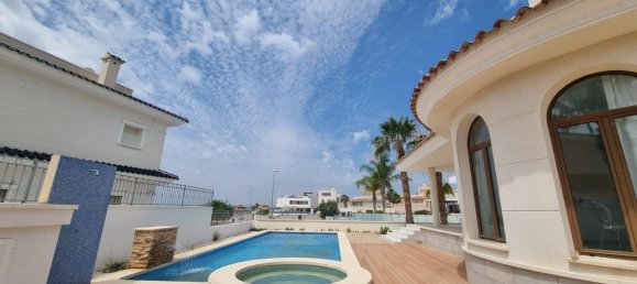 4 bedrooms Villa in Ciudad Quesada, Spain No. 7612 4