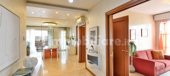 Квартира с 3 спальнями в Сереньо, Италия № 352049 7