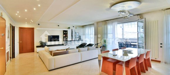 Квартира с 3 спальнями в Сереньо, Италия № 352049 2