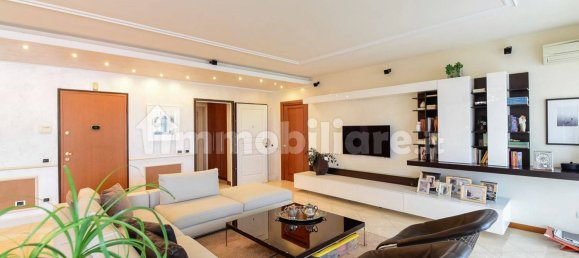 Квартира с 3 спальнями в Сереньо, Италия № 352049 3