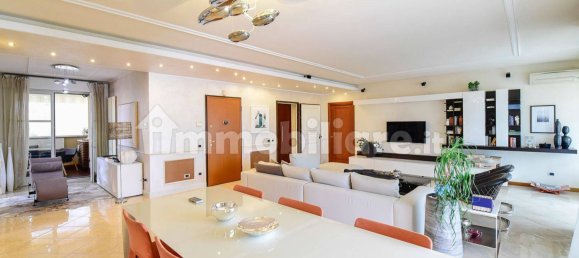 Квартира с 3 спальнями в Сереньо, Италия № 352049 5