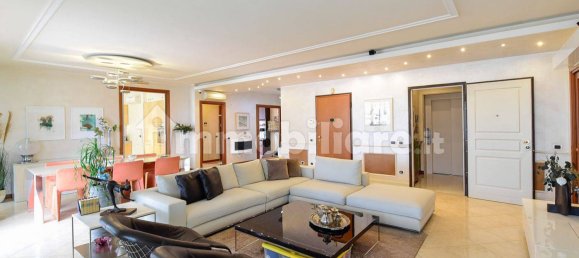 Квартира с 3 спальнями в Сереньо, Италия № 352049 4