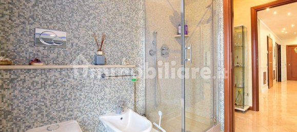 Квартира с 3 спальнями в Сереньо, Италия № 352049 30