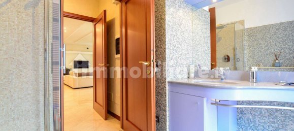 Квартира с 3 спальнями в Сереньо, Италия № 352049 28