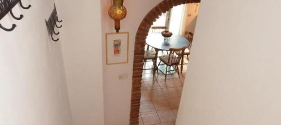 Дом с 6 комнатами в Черрето Гвиди, Италия № 111832 8