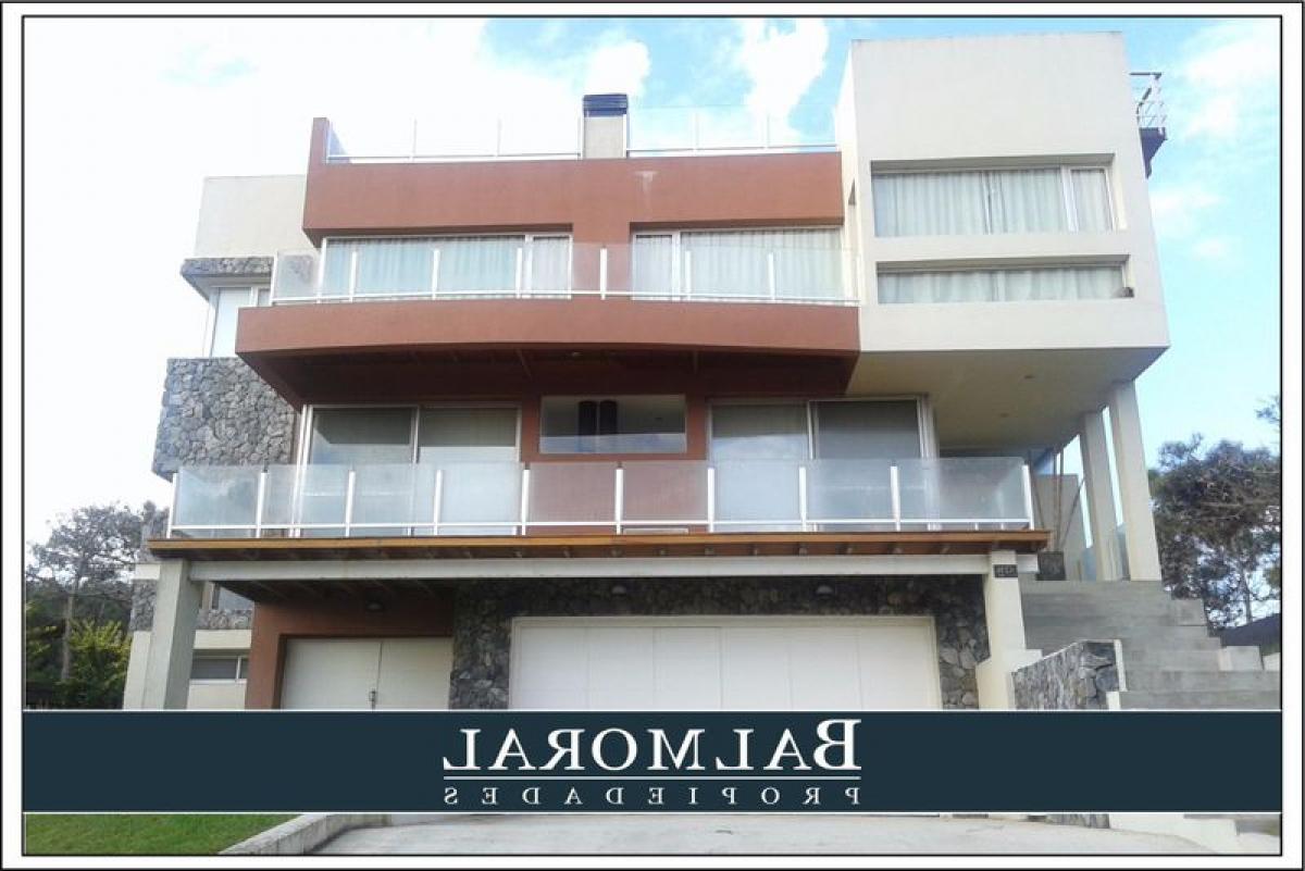 3 bedrooms House in Mar del Plata, Argentina No. 78993