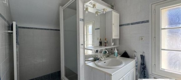 6 bedrooms House in Checy, France No. 290061 20