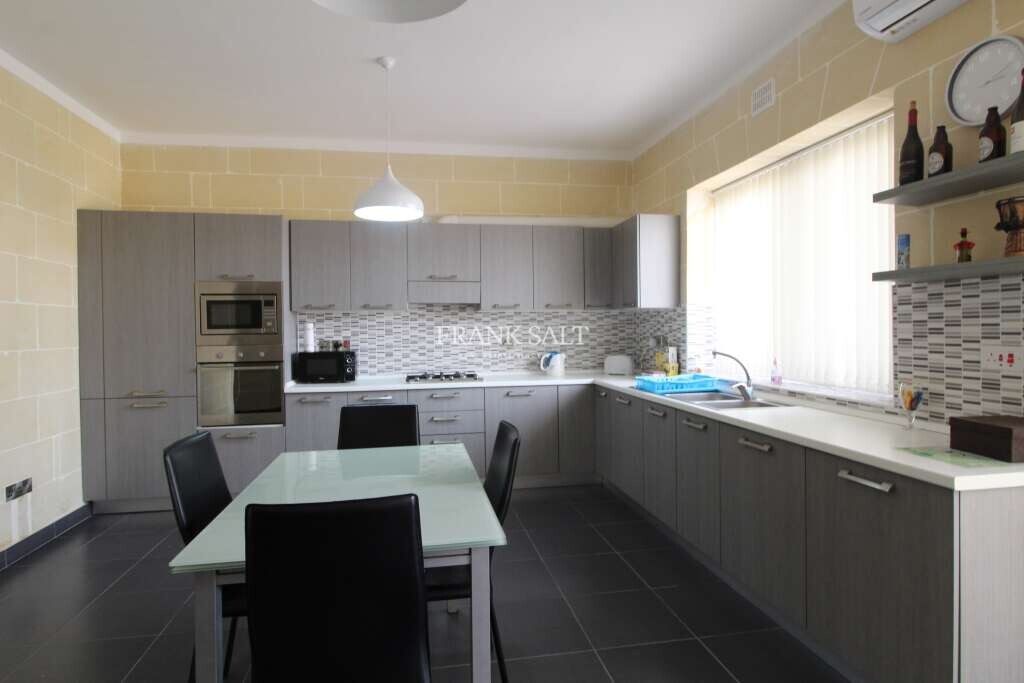 3 bedrooms Apartment in Ghasri, Malta No. 5941