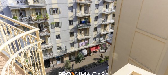 Apartamento de 3 habitaciónes en Salerno, Italy No. 4540 2
