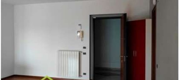 5 rooms Apartment in Dalmine, Italy No. 283379 4