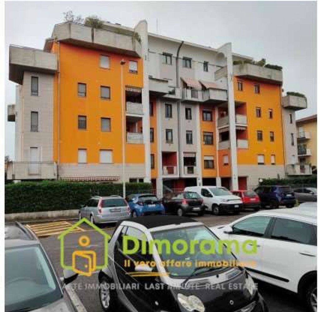 5 rooms Apartment in Dalmine, Italy No. 283379