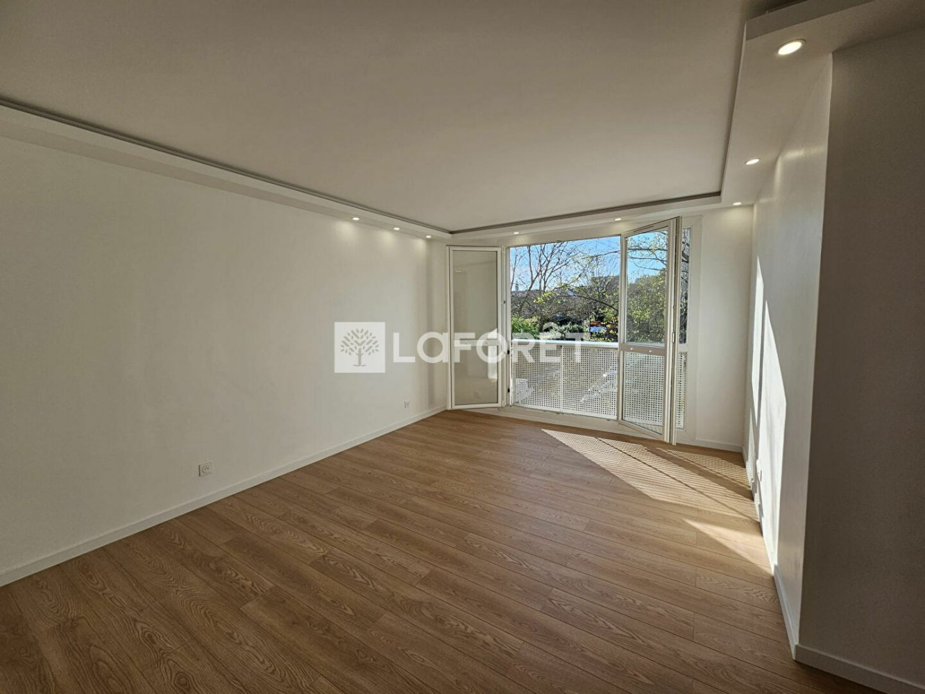 2 bedrooms Apartment in Cachan, France No. 189217