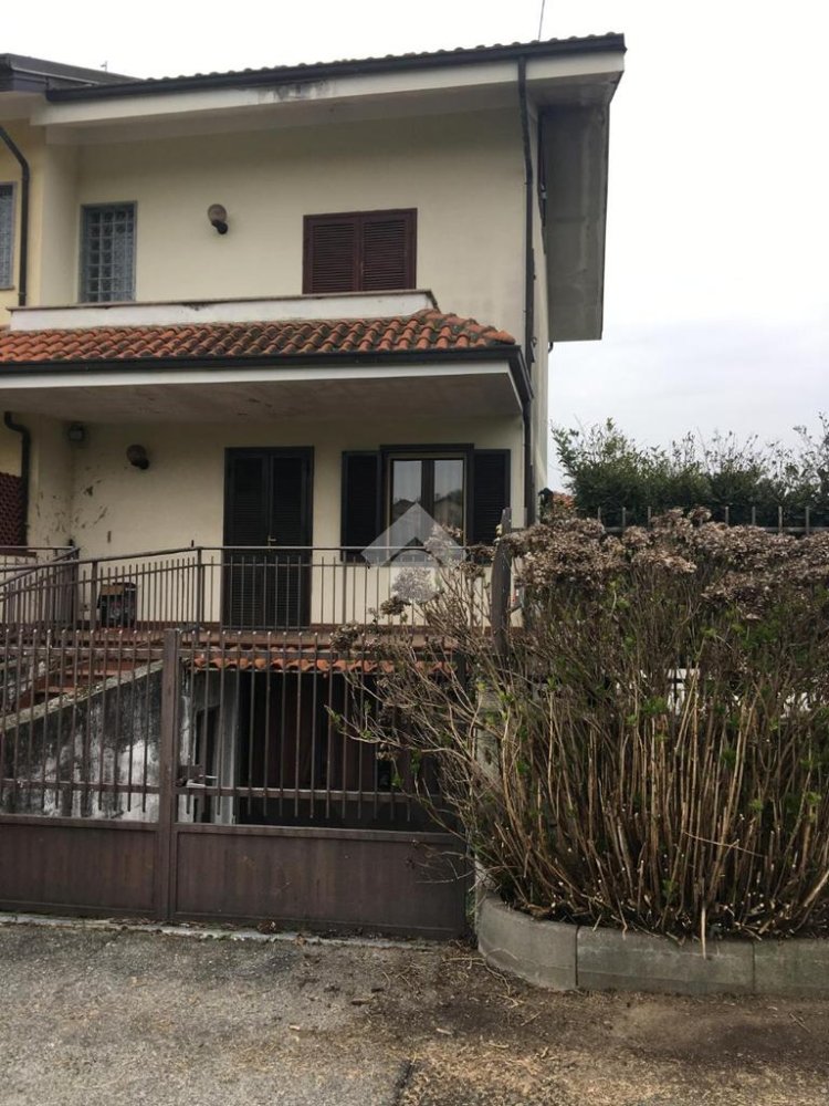 2 bedrooms Villa in Cuceglio, Italy No. 218839