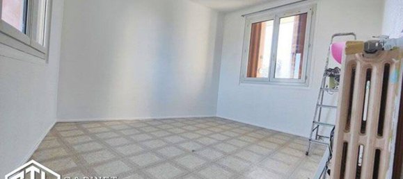 3 Schlafzimmer Wohnung in Clichy-sous-Bois, France, Nr. 134130 8