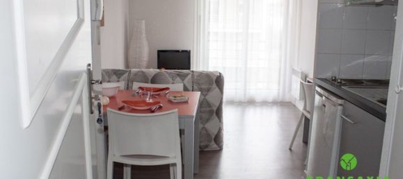 Estudio en Niort, France No. 301148 2