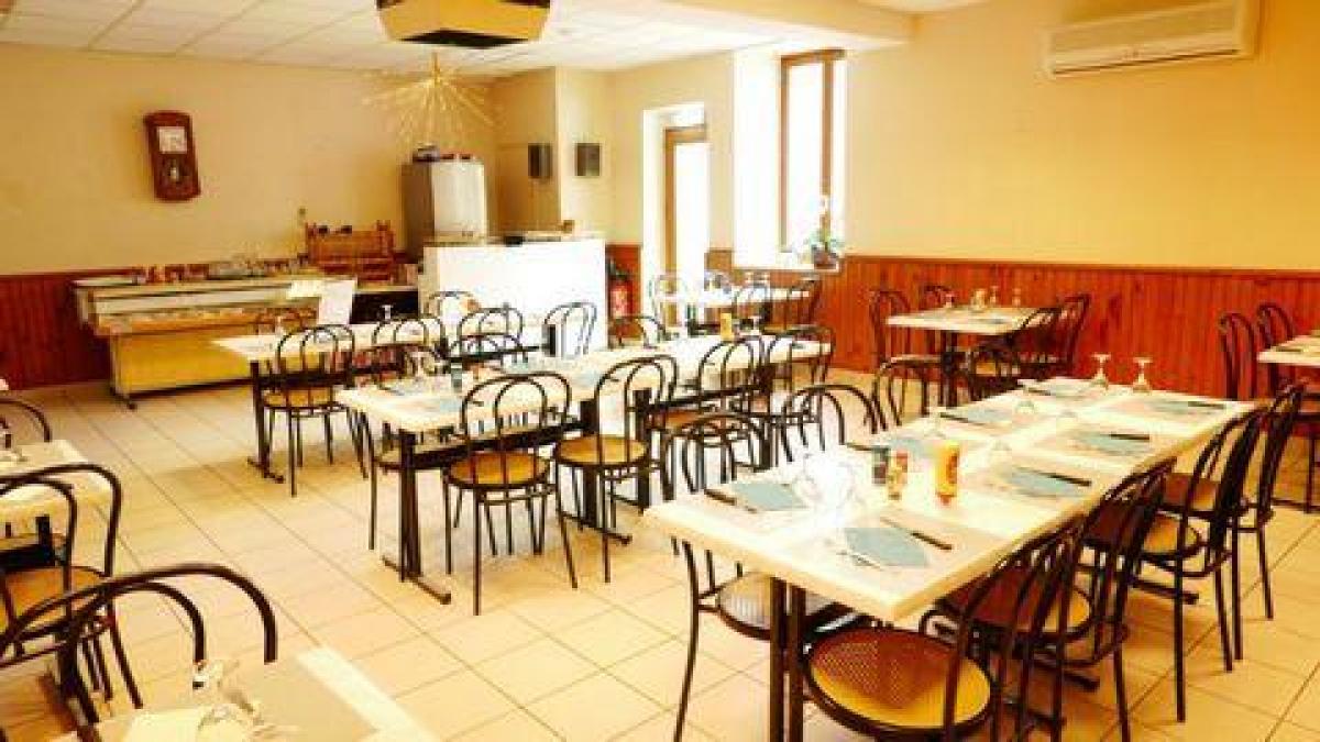 202m² Office in Arpajon, France No. 17391