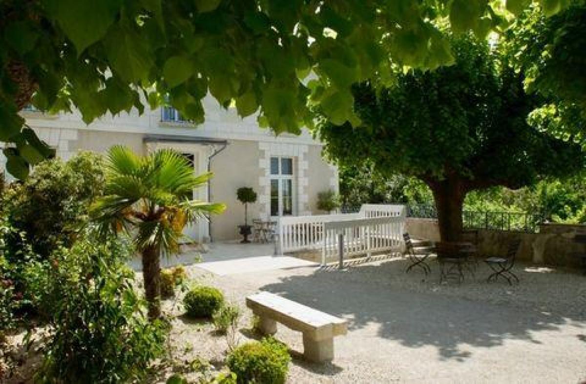 10 bedrooms House in Rochecorbon, France No. 11701